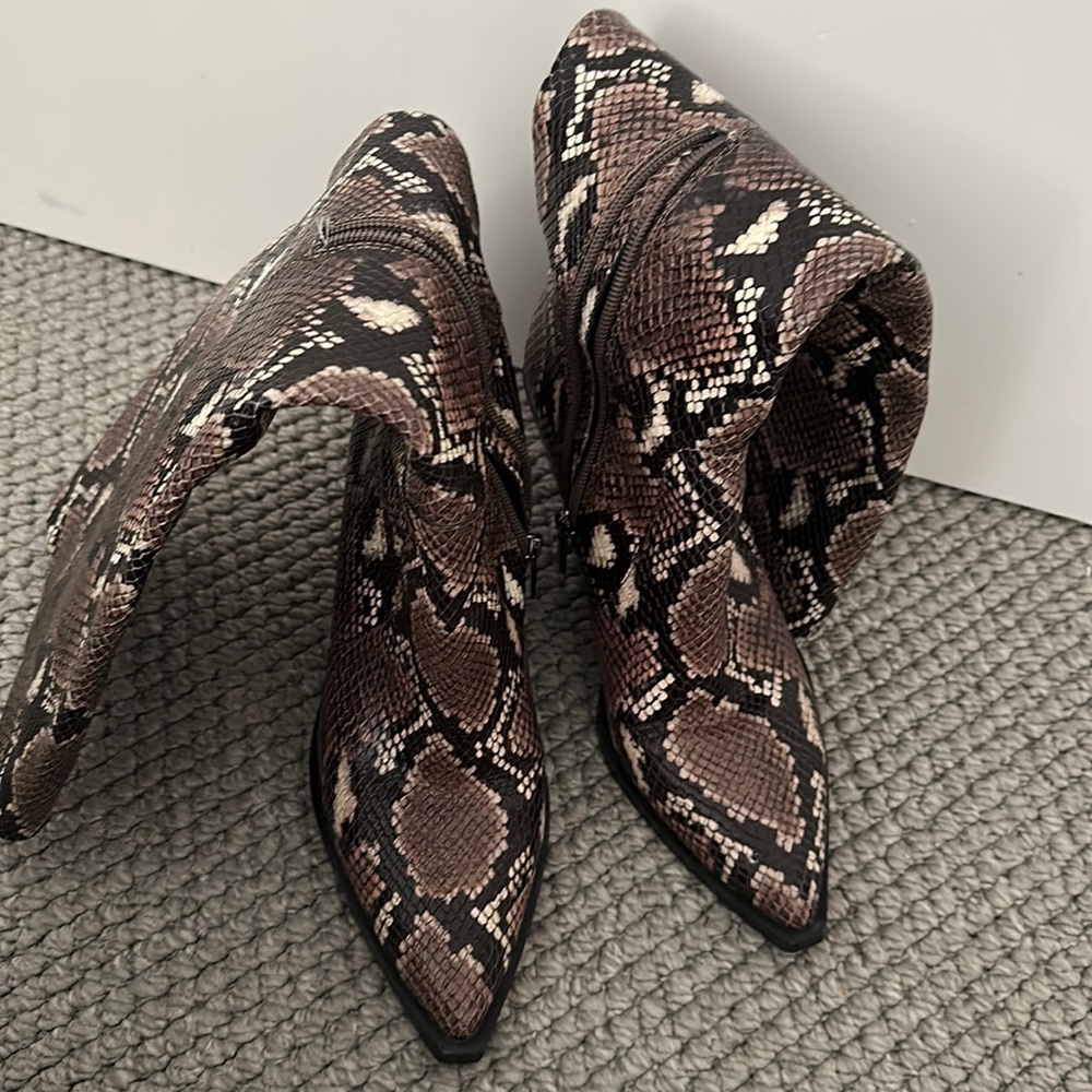 Vince camuto snakesin boots